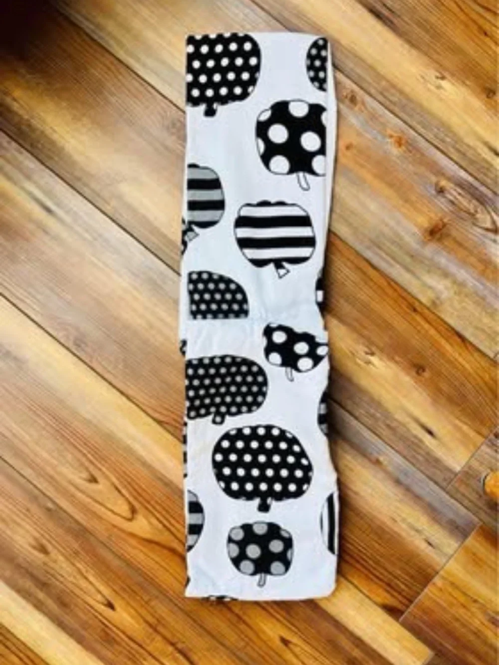 NEW Cynthia Rowley Kitchen Towels Black and White Pumpkins 2 Pack Fall Towels